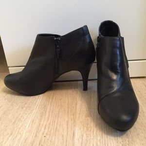 Me Too Melody ankle boot Black Sz 9.5
